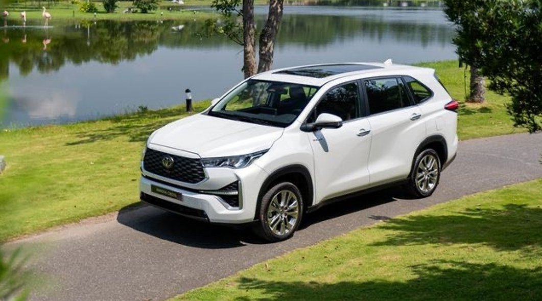 Cho thuê xe đường dài 7 chỗ Toyota Innova