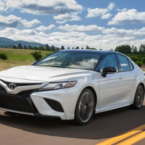 Cho thuê xe đường dài 4 chỗ Toyota Camry