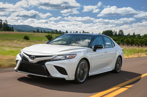 Cho thuê xe đường dài 4 chỗ Toyota Camry