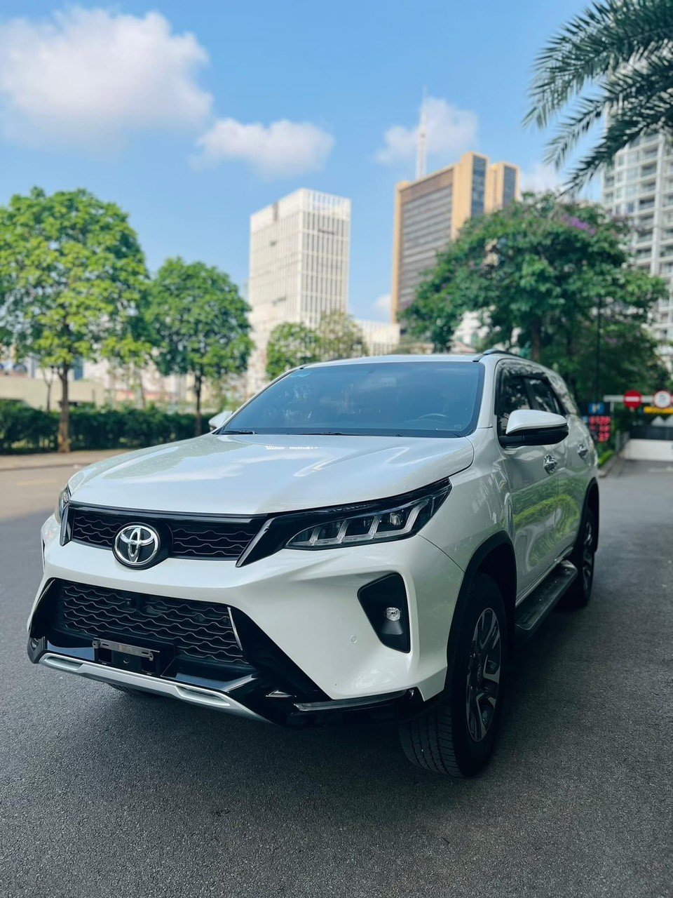 Cho thuê xe đường dài 7 chỗ Toyota Fotuner